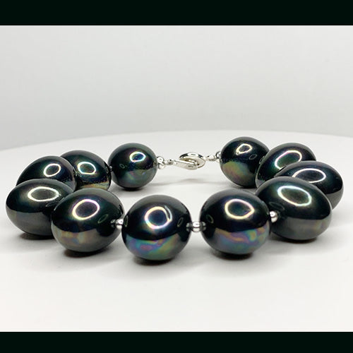 Black Beauty Shell Pearl Bracelet